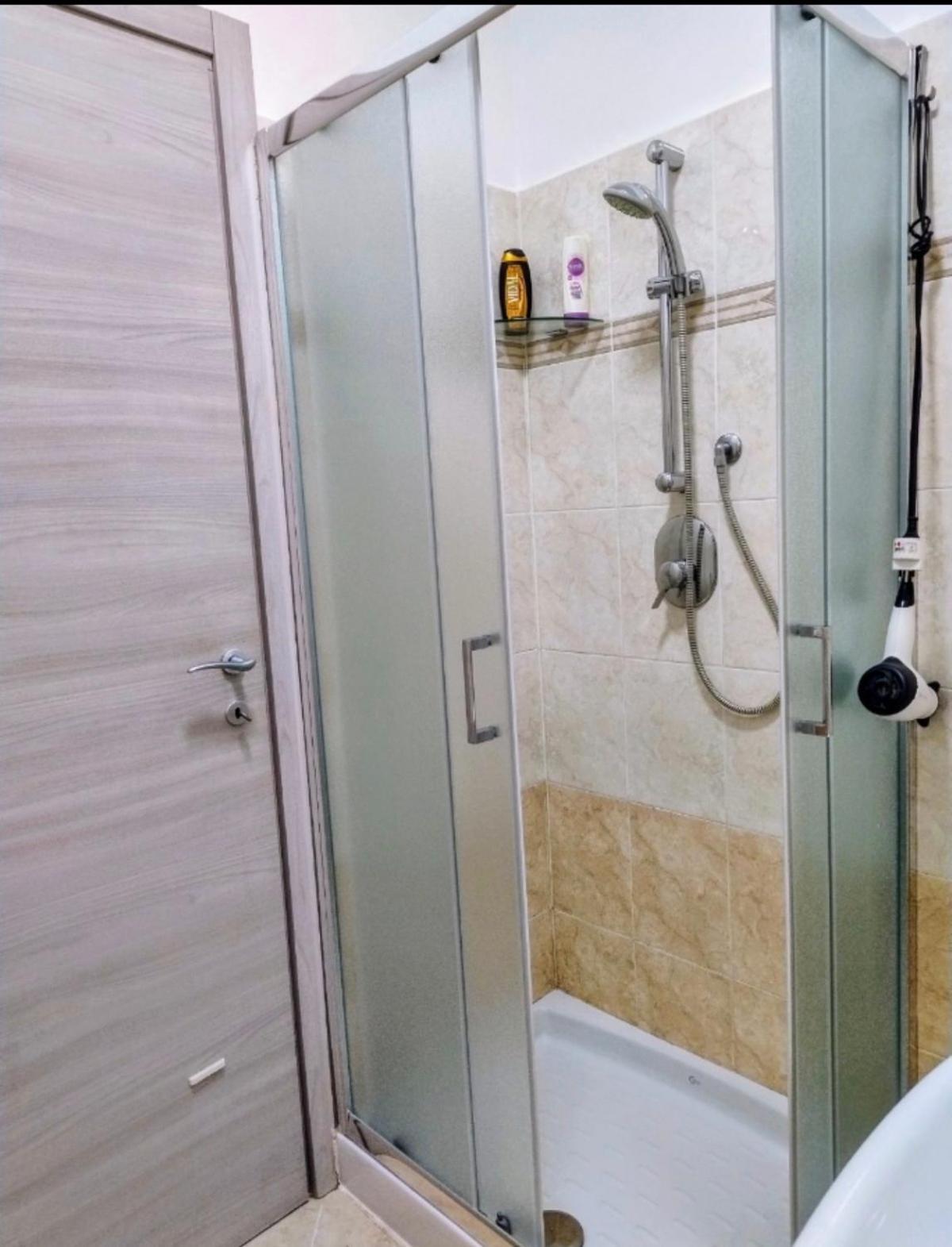 Camera Privata Nell'Appartamento In Zona Residenziale Con 2 Piscine 拉帕洛 外观 照片